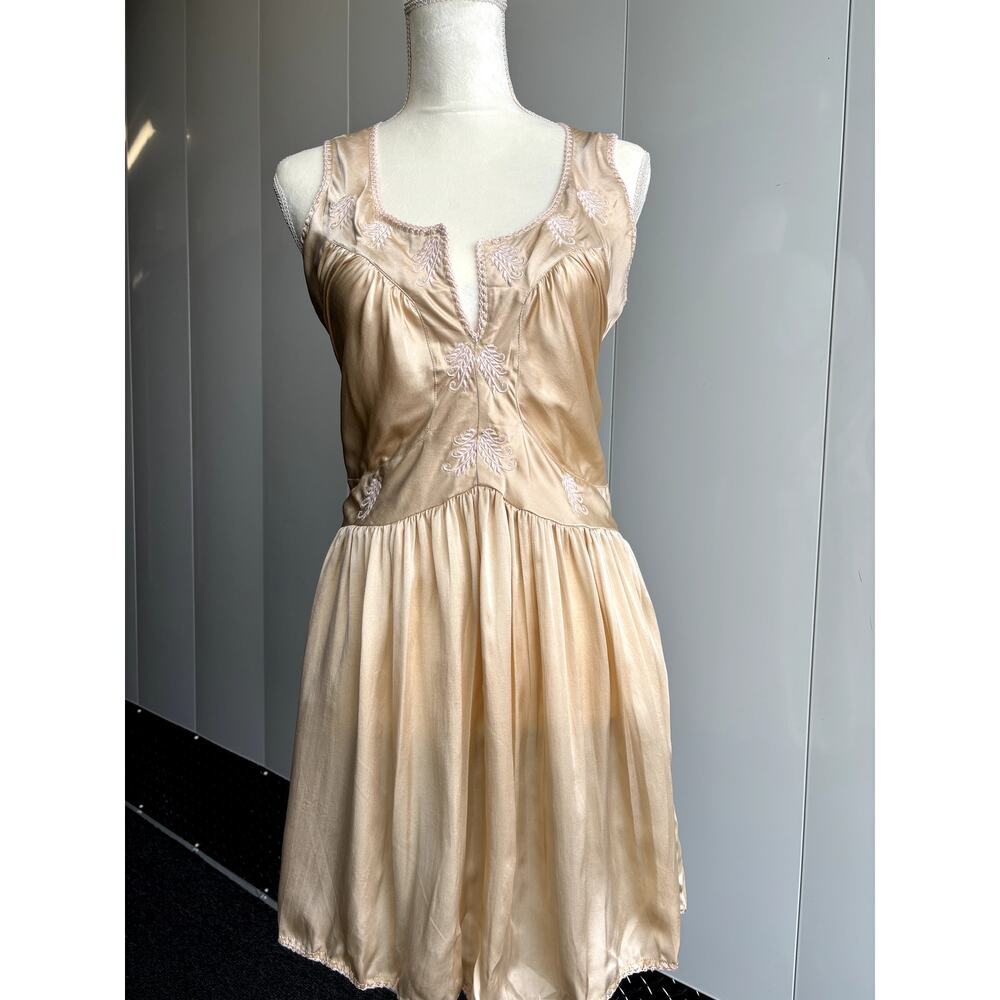 Chasing Unicorns BNWT Vintage-Inspired Embroidered Silk Dress Size S - Picture 10 of 14
